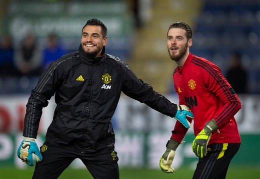 Sergio Romero and Dean Henderson send classy messages to David de Gea