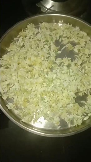 How about making a moringa flower garland?...... 🥰