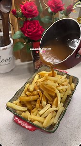For lunch it’s Canadian Poutine 🇨🇦 Canadian poutine is a beloved comfort food that originated in Quebec in the late 1950s. It’s made with three key ingredients chips, gravy and cheese. Have you heard of or tried this dish? Let me know in the comments 🙌 🇨🇦 #canada #canadian #poutine #canadianpoutine | Tasneem Sayanvala