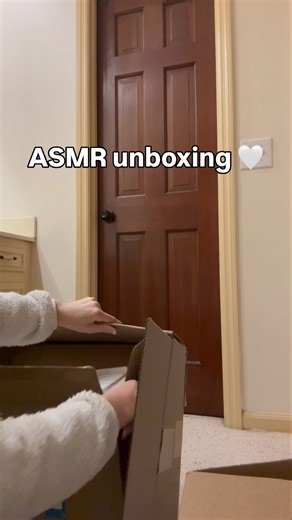 Think this could make me fall asleep.. 🤍 #asmr #asmrcommunity #bubblewrap #unboxing