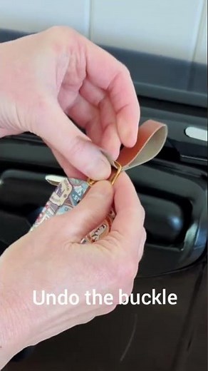 How to attach our luggage tags to your luggage.