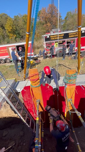 Utilizing our @Paratech Bipod to operate our Rescue Vac system and patient removal. #ffprovinggrounds #trainyourprobie #hookandcan #maketraininggreatagain #apparatusinnovation #chiefmiller #cancelthesquad #flowandvent #throwladdersnotshade #firehousepride #forcethedoor #firefightertraining #firefighter #extrication #extricationtraining #trench #vehicleextrication #trenchrescue #machinerescue #fire #trenchrescuetraining #heavyrigging #rescuetraining #firerescue #firetraining #firefightertraining 