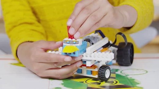 Build, code and play! The LEGO BOOST App is the creative canvas for whatever epic vehicle your youngster (aka you) is dreaming of 🚗 http://lego.build/2oDfjkI | LEGO
