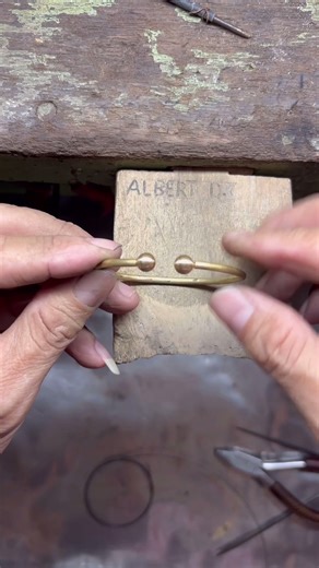 gagawa ko ng 18k flexible bangle guys! #everyone #highlights #gold #bangle #jewelry