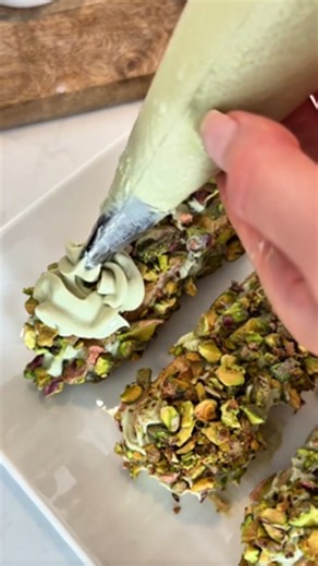The secret to making creamy no bake pistachio cakes