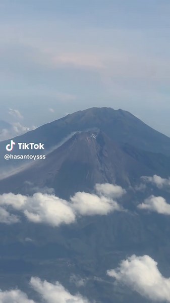 Keindahan Gagah Gunung Merapi