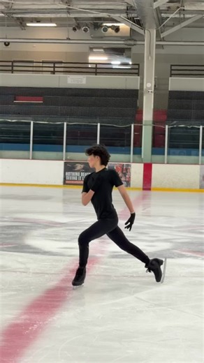 Figure Skating Outfit Ideas for Ice Skating Style