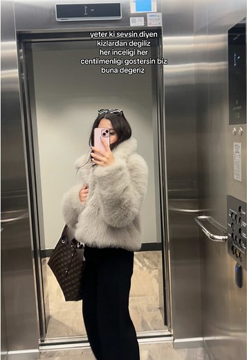 Elevator Mirror Selfies: Fashion and Travel Inspiration