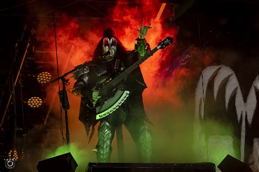 Gene Simmons de Kiss explique pourquoi l'écriture de chansons simples est le défi "le plus difficile" à relever pour les musiciens