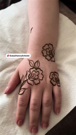 Arabic floral henna design🌷🤍 . . #henna #hennaartist #hennadesign #hennatattoo #dubai🇦🇪 #hennanight #floraldesign #foryoupage #foryou #foryoupage❤️❤️