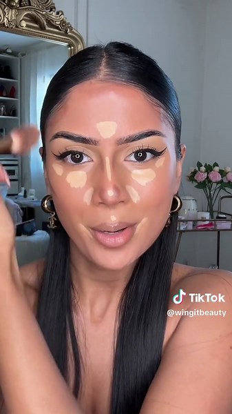 Determining Contour Placement Based on Face Shape