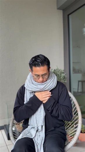 Es ist eine Meditation bzw. eine Reise für die Dankbarkeit. Es ist nur 1min lang, aber diese Minute kann viel Tiefe haben. Lasse dich von meiner Anleitung tragen und reise mit mir mit für eine magische Transformation. Du kannst diese Meditation für dich länger machen. 5min ist eine gute Länge, so dass man aus der „Reise zurückkehrt“, wenn die Energie am Schönsten ist. Gute Reise und ich wünsche dir einen schönen Tag🙏 #stillesqigong #qigong #dankbarkeit #meditation #yoga | Jang-Ho Kim