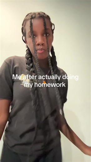 Freaky_Freak_Foxy🤪❤️🧡🤍❤️‍🔥 (@animatronic_foxy0)’s video of Doing Homework