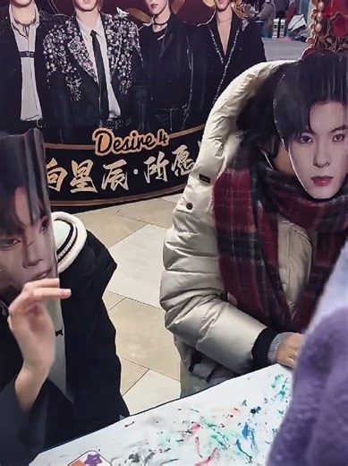 Exploring the Random Moments in the Fandom Community