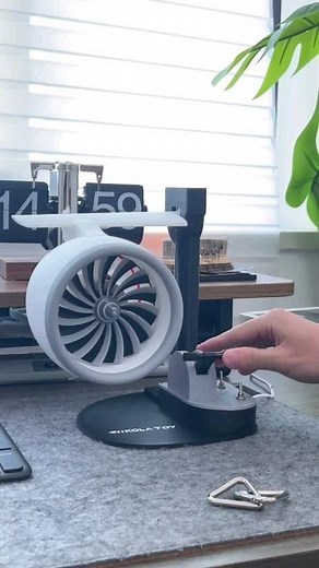 Tech E.M on Instagram: "Introducing the JETFAN: a sophisticated desktop turbofan equipped with a humidifier and a distinctive red tail light for added flair. 🛩 #turbofan #flugzeug #airplanes #desktop #licht #jetfan #desktop #light"