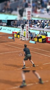 Swing Path of @andymurray loop-like two-handed backhand motion #tennistechnique #mmopen #tennisbackhand #TennisTechnique 🇩🇪 Die beidhändige Rückhand folgt einer schleifenartigen Bewegung. | TennisGate.com