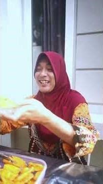 Kalian mau beli pisang goreng semahal ini ngga?