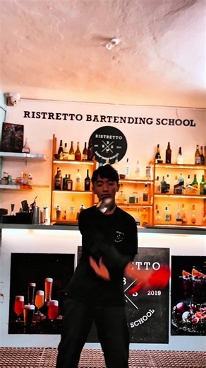 𝐋𝐞𝐯𝐞𝐥 𝐮𝐩 𝐲𝐨𝐮𝐫 𝐛𝐚𝐫𝐭𝐞𝐧𝐝𝐢𝐧𝐠 𝐠𝐚𝐦𝐞! Ever wondered how to turn a drink into an experience? Whether you’re looking to master the art of mixology, perfect your flair, or land a job in the hospitality industry, Ristretto Bartending School is the place to be! From crafting signature syrups to mastering the perfect pour, our hands-on training gives you the skills and confidence to work in any high-end bar. Why choose Ristretto? Expert-led training in Mixology & Flair .Real-world ex