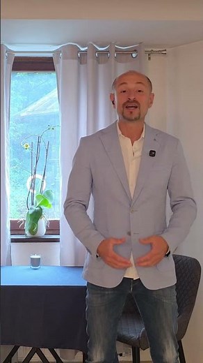 Top Waiter make their guests feel welcomed! Waiter Training Video