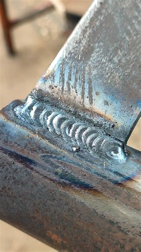 I will tell you how to make a good weld pattern when welding angle iron and thin pipes | Welderman
