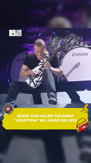 EDDIE VAN HALEN TOCANDO "ERUPTION" NO JAPÃO EM 2013 O show no Tokyo Dome, em 2013, marcou um capítulo histórico: foi a base do primeiro álbum ao vivo do Van Halen com o vocalista original David Lee Roth e o terceiro baixista da banda, Wolfgang Van Halen, filho de Eddie. Lançado em 2015 como Live at the Tokyo Dome, o disco reuniu faixas de todas as eras com Roth — incluindo clássicos e músicas do álbum A Different Kind of Truth (2012). Um registro poderoso de uma formação lendária, com Eddie entr