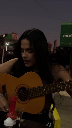 Só Pensando Em Você — Pessoas cantando no buteco ao amanhecer