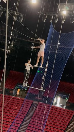 Good job 💪🏽 #circus #flyingtrapeze #acrobatics #gymnast #цирк #трюки #flip #gym #tricks