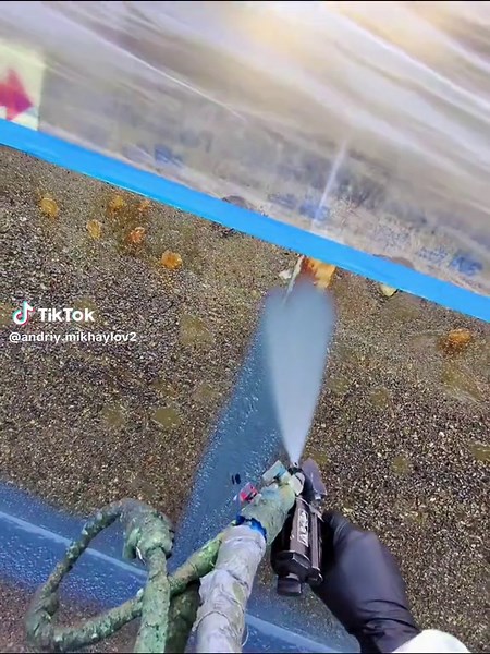 Waterproofing spray application. Polyurea.