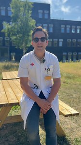 Kinderen zijn extra kwetsbaar tijdens extreme hitte. Hoe ga je hiermee om? Kinderarts Bart Kuipers geeft je tips 🩺 🚨 Nog een hele belangrijke don’t: pas om met hydrofiele doeken op de wandelwagen. Hierdoor neemt de temperatuur fors toe! #hitte #hittegolf #kinderarts #zorg #ziekenhuis #jeroenboschziekenhuis #dokter | Jeroen Bosch Ziekenhuis