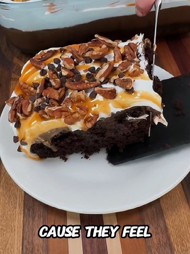 Delicious Chocolate Turtle Poke Cake Recipe