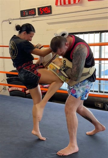 Muay Thai Girls: Training with Rhythm
