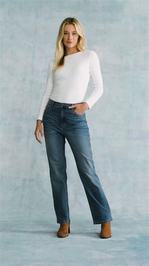 Nouvelles coupes à adopter : trouvez votre jean idéal - pour chaque morphologie ! 💙🤍 Shop the look : Jean : 925887 T-shirt manches longues : 922002 Bottines : 914530 | bonprix