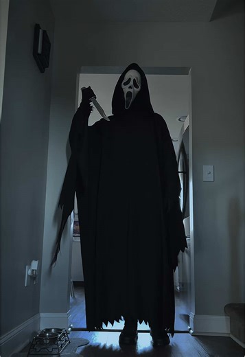 Exploring Ghostface Cosplay in Scream Franchise
