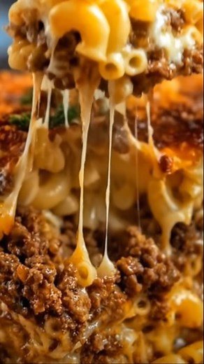 Mac and Cheese Meatloaf Casserole 🧀🍖 Ingredients: 1 lb ground beef 1 egg ½ cup breadcrumbs ½ small onion, finely chopped 1 tsp garlic powder 1 tsp salt ½ tsp black pepper 1 cup shredded cheddar cheese (for meatloaf) 1 (7.25 oz) box macaroni and cheese ½ cup milk 2 tbsp butter 1 cup shredded cheddar cheese (for topping) ½ cup ketchup or barbecue sauce Instructions: Preheat oven to 375°F (190°C). Mix meatloaf base: In a bowl, combine ground beef, egg, breadcrumbs, onion, garlic powder, salt, pep