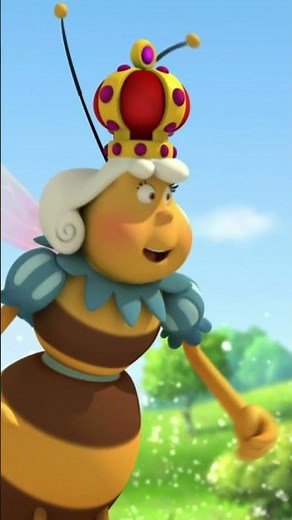 The Queen Goes on Vacation with Maya 👑🐝 #mayathebee #kidscartoon #shorts