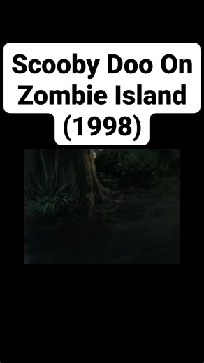 Scooby-Doo on Zombie Island (1998): Después de años de enfrentarse a villanos disfrazados, Scooby, Shaggy, Daphne, Velma y Fred viajan a una misteriosa isla en Luisiana. Allí descubren que, por primera vez, los monstruos y zombis son reales. Esta película marcó un nuevo rumbo en la franquicia, convirtiéndose en un clásico querido por fans. ¿La recuerdas? #ScoobyDoo #ZombieIsland #ScoobyDooOnZombieIsland #PeliculasDeTerror #CineNoventero #AnimacionDeTerror #ClasicosAnimados #TerrorParaNiños #Scoo