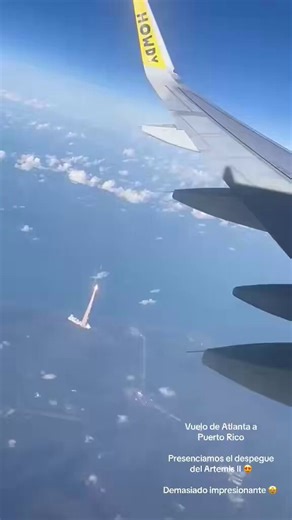 @elonmusk Passengers on an Atlanta-to-Puerto Rico flight literally looked out the window and saw Artemis II soaring across the sky… imagine getting a front-row seat to history like that 🚀
