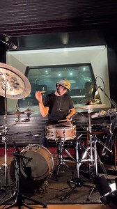 Two delays feeding themselves 👨🏻‍🍼 a classic analog delay getting into a gnarly granular delay 😵‍💫 creating a really cool playground 🎡 this one was FUN! 🔥 | Dan Mayo