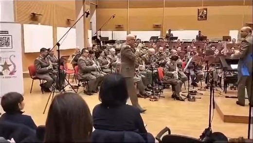 🎙️🎶 “I migliori anni della nostra vita” risuonano le note della celebre canzone con la Banda dell’Esercito Italiano e la voce del Primo Luogotenente Alessandro Camilli. ⭐ Emozioni in musica! 🎼 🇮🇹✨ Quest’anno si celebra il 30º anniversario di questo indimenticabile brano 📀🎧 #bandaesercitoitaliano #renatozero #mauriziofabrizio #esercito #imiglioriannidellanostravita #musica | Banda Esercito Italiano