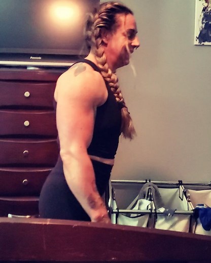 Michele on Instagram: "Getting some motivation and posing help from my love and #1 fan @mike_chiasson_fitness I am so completely awkward 😂 Which is strange because on stage I absolutely own it!! #posingvideo #posing #posingpractice #sidetricep #biceppeak #biceppose #motivation #fbb #bodybuilding #wpd #biggirl #prepforprep"