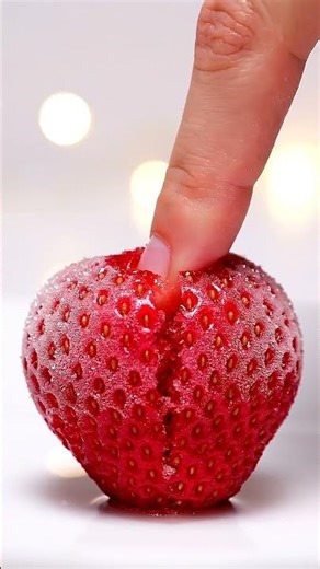 Frozen Strawberry Crack ASMR 🍓