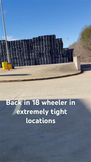 This is how you make a 18 wheeler in extremely tight locations #trucker #truckingjobs #truckdriver
