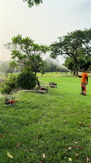 STIHL SG 230 adalah mesin penyemprot portabel berbahan bakar bensin yang dirancang secara khusus untuk memenuhi kebutuhan aplikasi di sektor pertanian, perkebunan, dan kehutanan. Dengan kapasitas semprotan yang luas serta konstruksi yang kokoh dan tahan lama, alat ini sangat sesuai untuk penyemprotan pestisida, herbisida, maupun pupuk cair, terutama pada area yang sulit dijangkau. Keandalan dan efisiensi SG 230 menjadikannya solusi ideal bagi para profesional yang membutuhkan performa tinggi dal