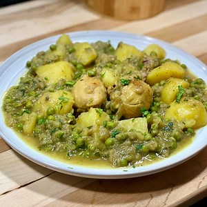 193K views · 10K reactions | Recette de TAJINE facile et rapide. Pilons et petits pois菱 Ingrédients: 550g de pilons de poulet 600g de pommes de terre 2 oignons 3 gousses d’ail 150g de petits pois Huile d’olive Sel, poivre, gingembre,curcuma coriandre | Deli Cuisine | Facebook