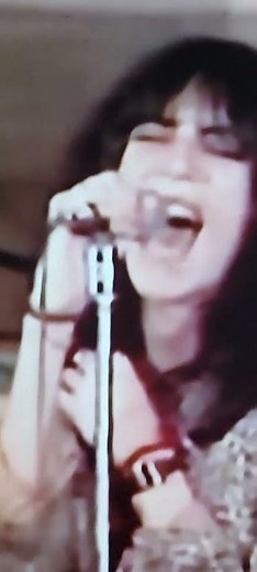 PATTY SMITH - BECAUSE THE NIGHT (LIVE 1978)