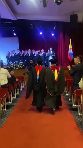 Grados Avivamiento 2023 👩‍🎓👨‍🎓🙌 Anoche tuvimos la ceremonia de graduación de los estudiantes del Centro Mundial de Avivamiento. Fue una noche gloriosa de gran alegría y expectativa al ver esta nueva generación de siervos del Señor, hombres y mujeres que se prepararon con gran esfuerzo y excelencia para servir al Señor. Tuvimos un total de 2.875 estudiantes de modalidad presencial, virtual y sedes del Avivamiento en toda América y Europa, así como nuestras ovejitas online alrededor del mundo