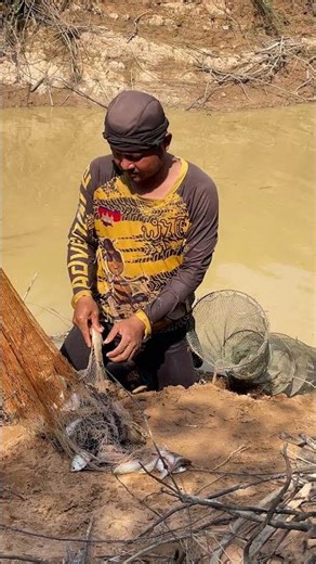 River Fishing Net Technique Reveals Hidden Catch #fishingtutorial #netfishing