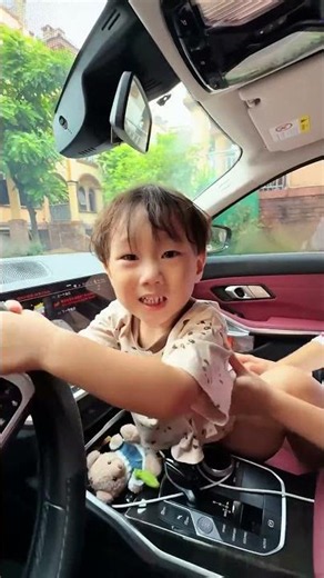 Why did Harley Quinn's baby suddenly grab the steering wheel?##Harley Quinn #joker