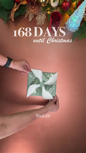 👉 Everything you need to wrap beautifully — tips, tutorials, and printable templates, all on my website 🎁 (link in bio) 🎥 Images Captured and Edited by @stu.lux #christmas #christmastok #christmaslovers #christmascountdown #christmaslights
