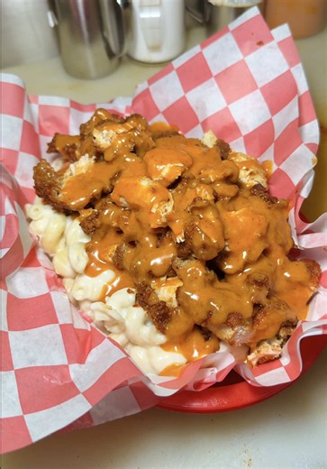 Creamy, crispy, fully loaded 🧀🐔 MAC LOADED CHICKEN — cheesy mac topped with crispy chicken and kickback sauce. #MashedBurgers 📍652 Anderson Ave. Cliffside Park, NJ 07010 📍515 Washington St., Hoboken, NJ 07030 📍360 Bloomfield Ave, Montclair, NJ, 07042 📍66 Mamaroneck Ave. White Plain, NY 10601 📍 46 S Park PI, Morristown, NJ 07960 📍 211 Main St, Stamford, CT 06901